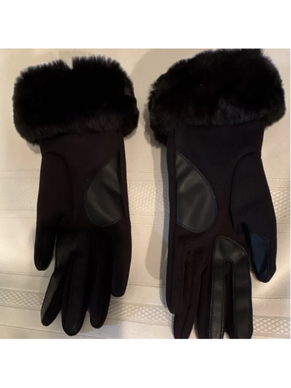 Women's Black Faux Fur Trim Lined Wrist Gloves for Winter and Fall